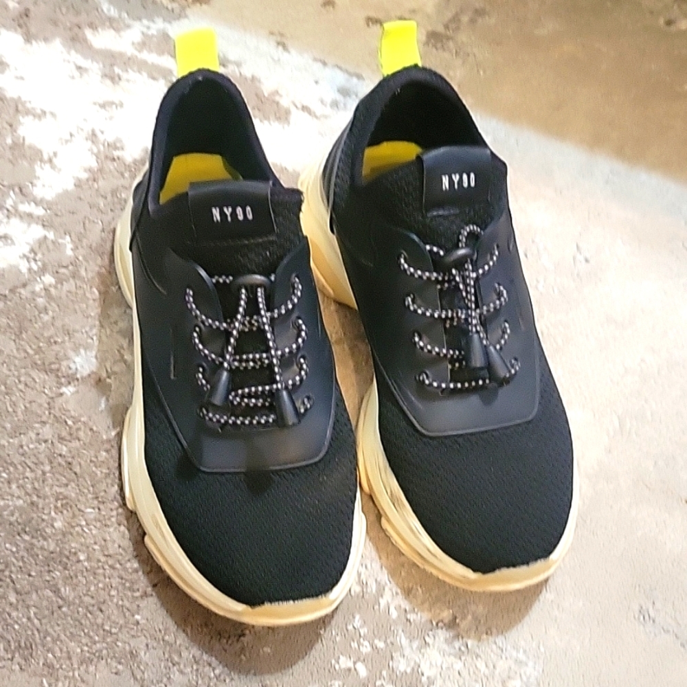 STEVE MADDEN SNEAKERS! Size 8.5
